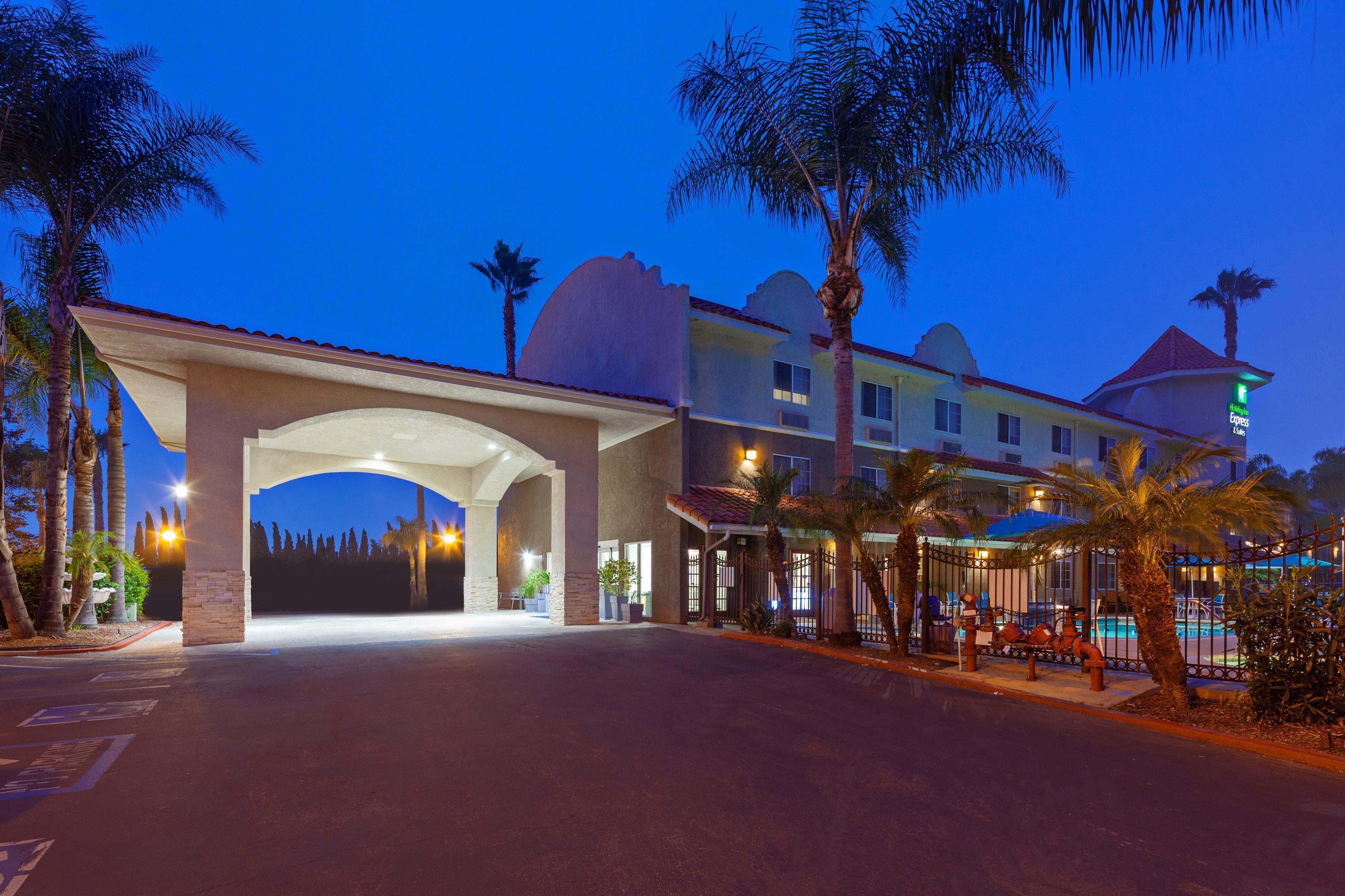 Holiday Inn Express Hotel & Suites San Diego-Escondido By Ihg Exterior foto