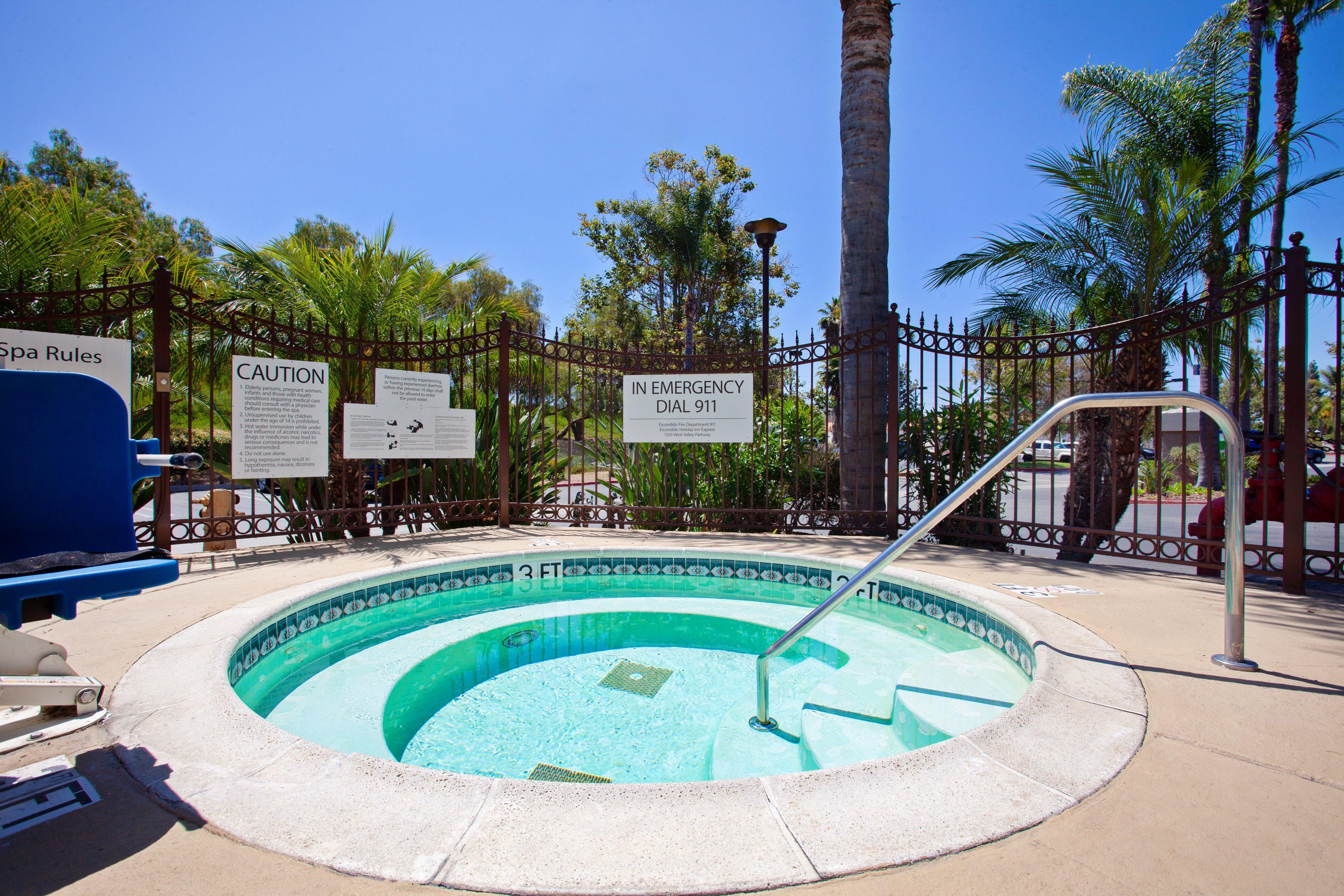 Holiday Inn Express Hotel & Suites San Diego-Escondido By Ihg Exterior foto