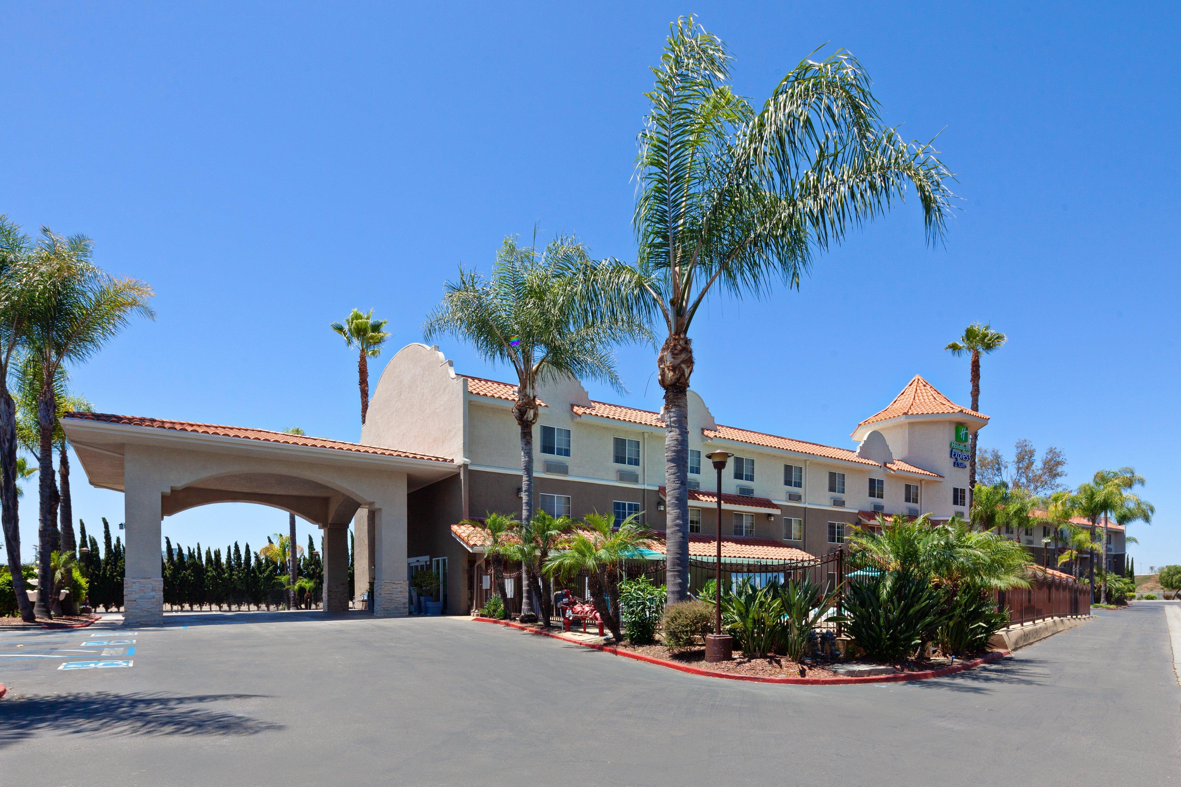 Holiday Inn Express Hotel & Suites San Diego-Escondido By Ihg Exterior foto