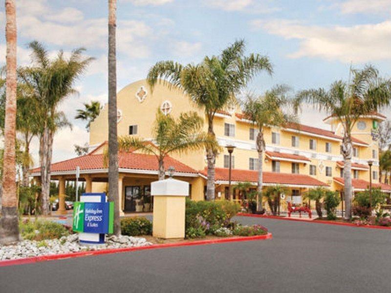 Holiday Inn Express Hotel & Suites San Diego-Escondido By Ihg Exterior foto
