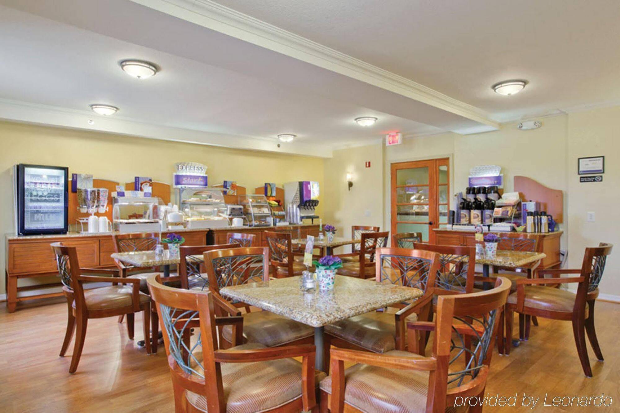 Holiday Inn Express Hotel & Suites San Diego-Escondido By Ihg Exterior foto