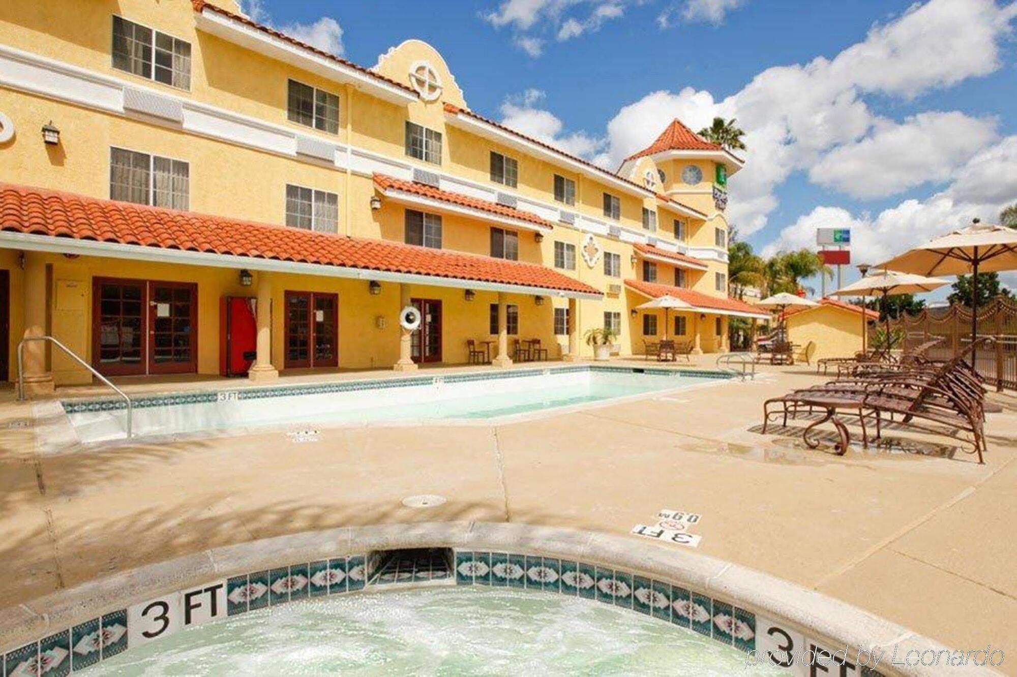 Holiday Inn Express Hotel & Suites San Diego-Escondido By Ihg Exterior foto